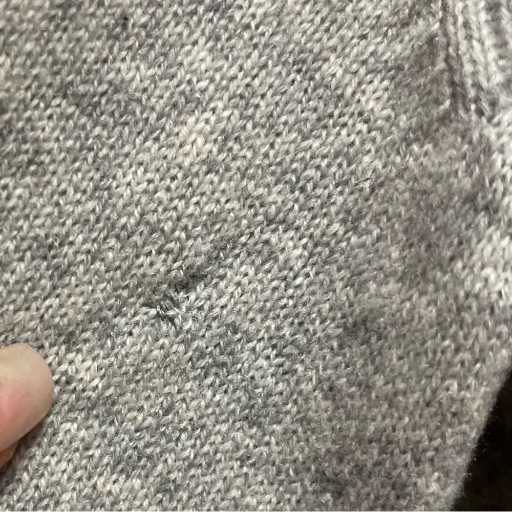 Equipment Femme Cecile 100% Cashmere V Neck Sweater Gray XS Quiet Luxury - Picture 14 of 14